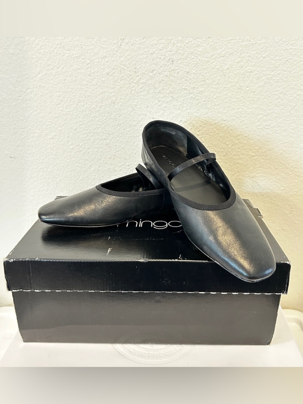 New Vince Women Vivian Leather Mary Jane Flat Black, Size 9.5, Retail $275